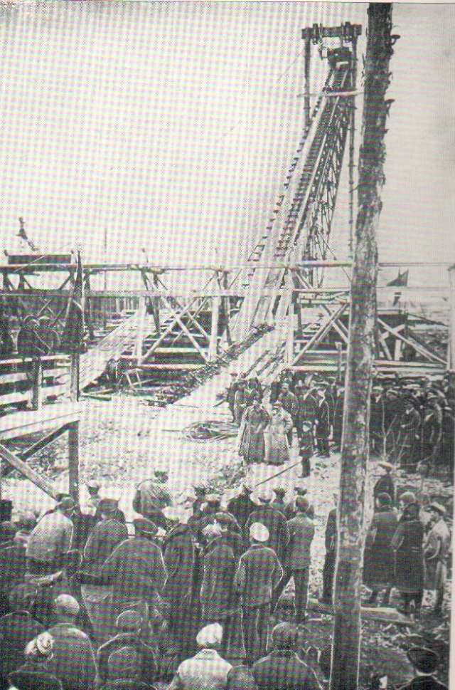 Митинг, посвященный окончанию работ на лесной бирже. Октябрь 1935 г
